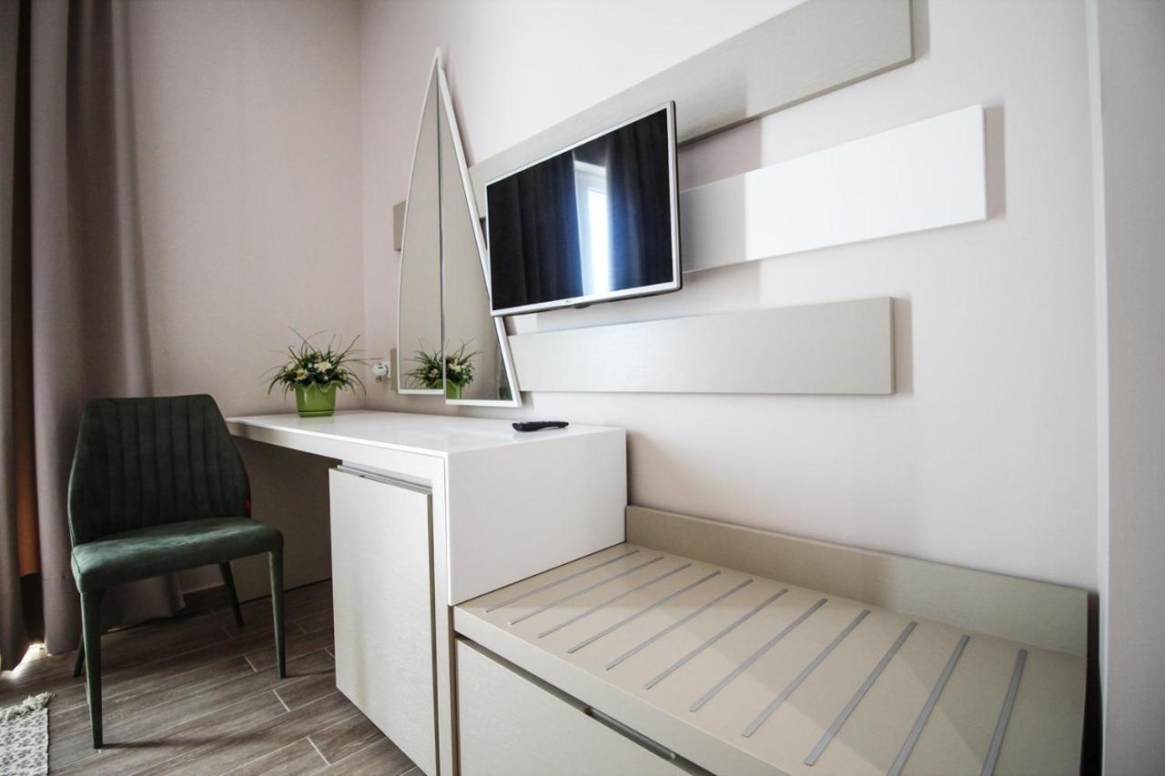 Hotel Kristera Влёра Экстерьер фото