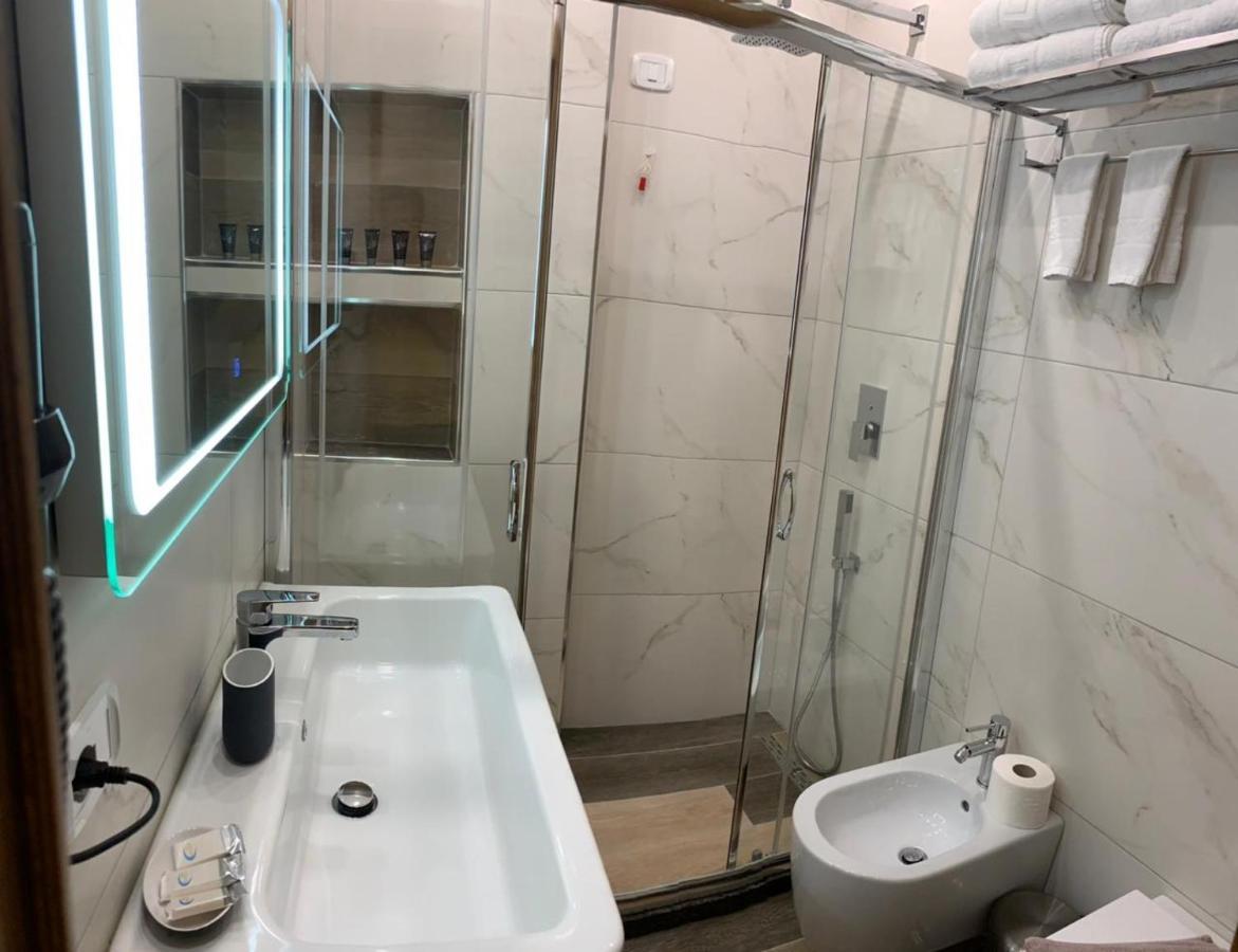Hotel Kristera Влёра Экстерьер фото