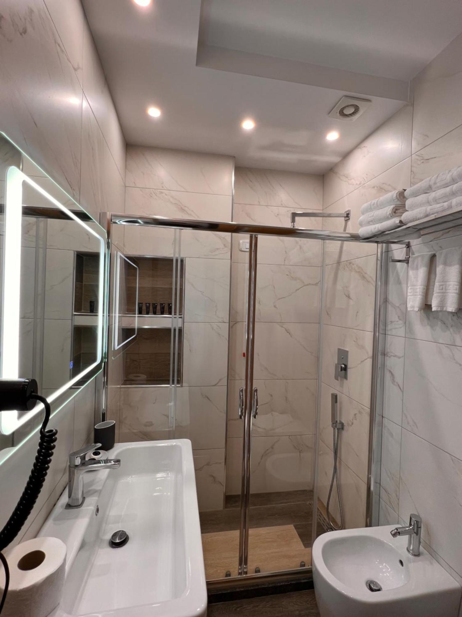 Hotel Kristera Влёра Экстерьер фото