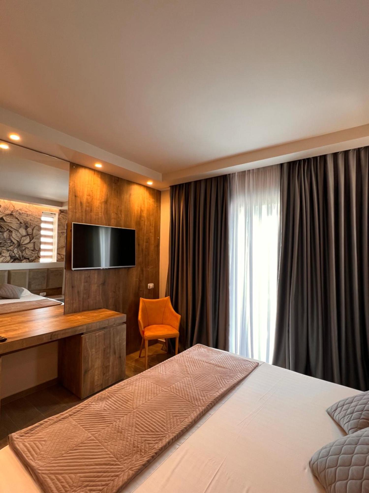 Hotel Kristera Влёра Экстерьер фото
